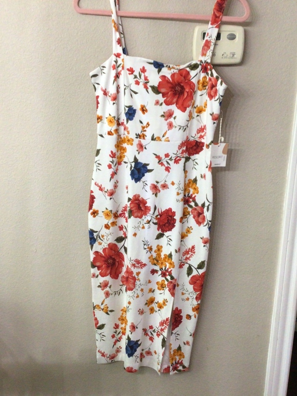 Forever 21 thick strapped dress size medium. New with tags.